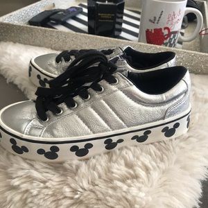 Zara shoes size33 US 2 (big kid) silver shiny Disney